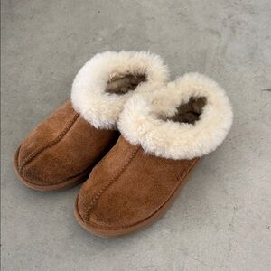 UGG Kids Chestnut Suede Slipper Clog with Cream Shearling Collar